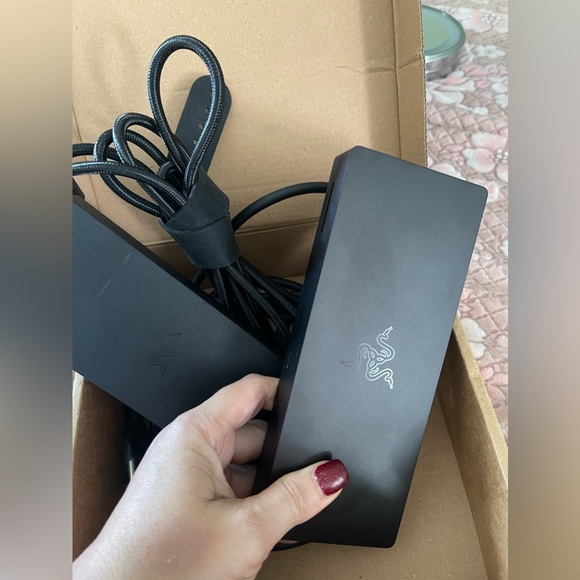 Razer Model No. : RC21-0169
Universal Dock
Rating : 20.0V --- 6.75A - Picture 7 of 14